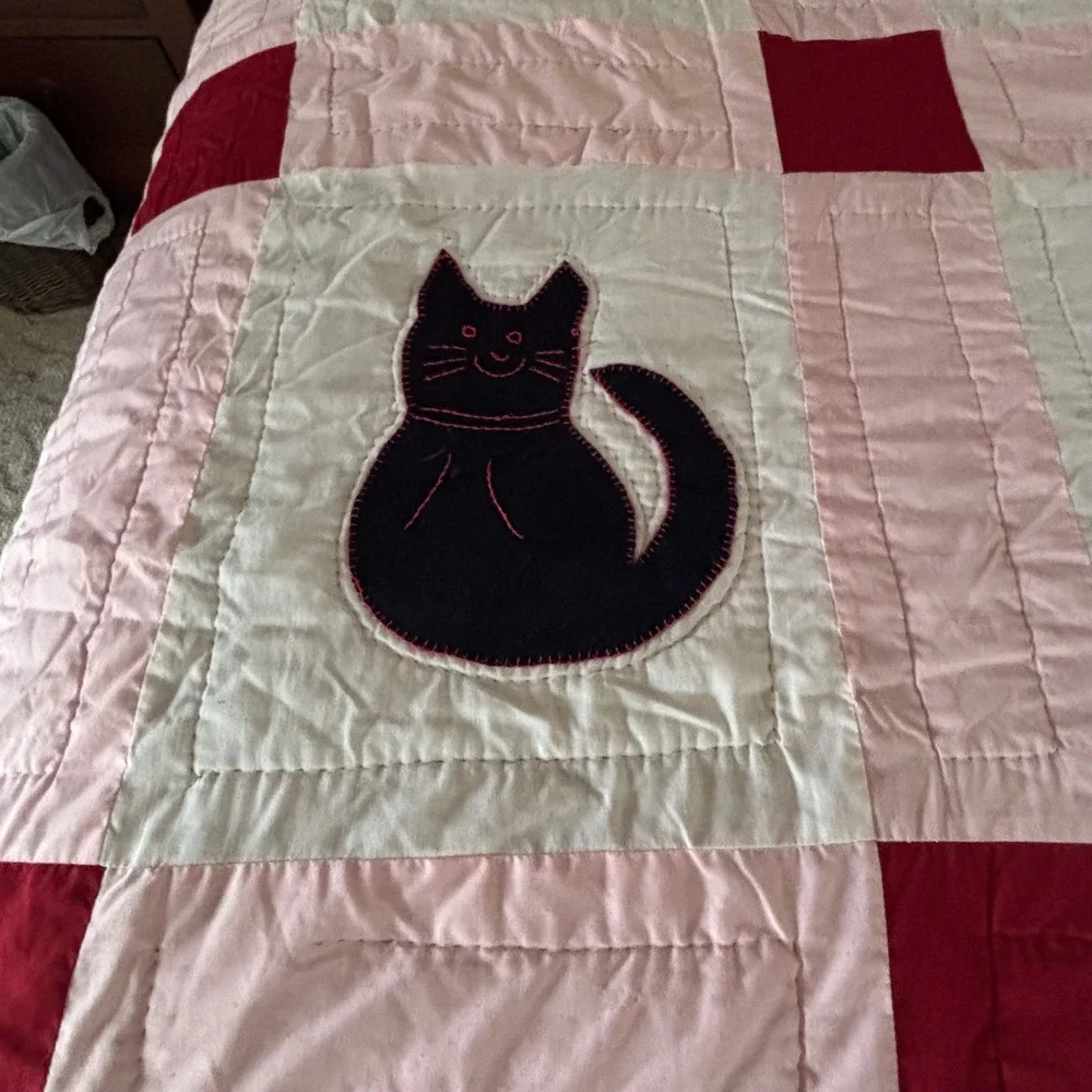 VTG Handmade Cat Lady Quilt Cozy Queen/King Pink Burgundy Novelty Kitsch Cottage